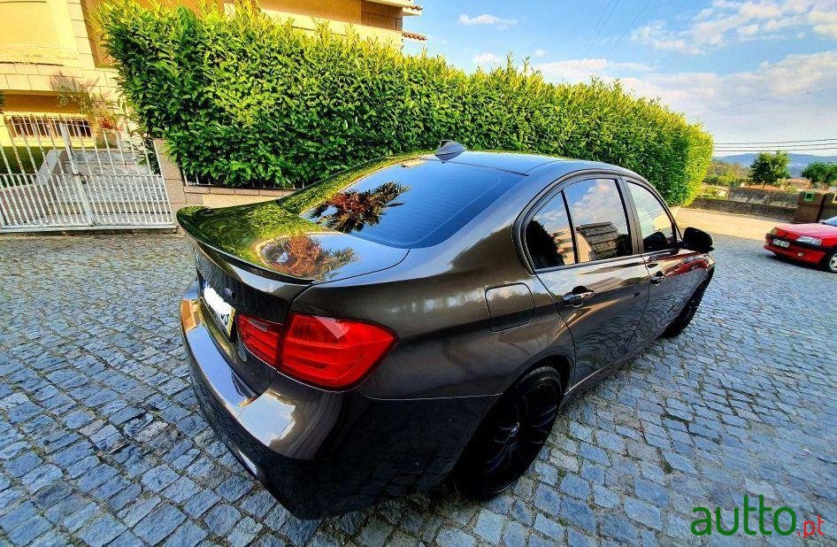 2012' BMW 320 photo #3