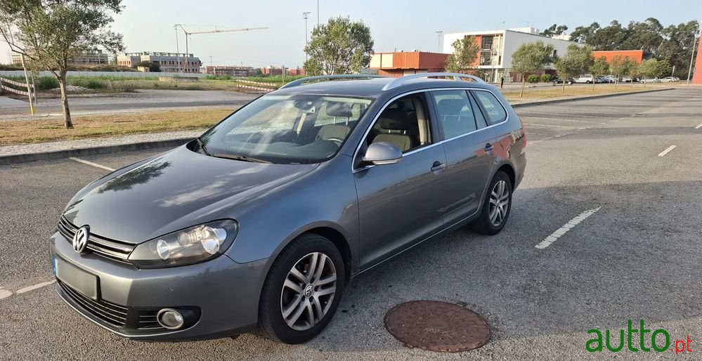 2011' Volkswagen Golf Variant photo #1