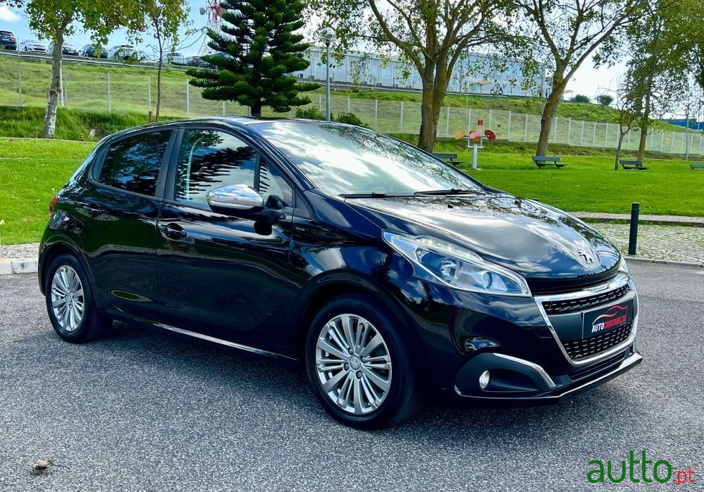 2019' Peugeot 208 photo #2