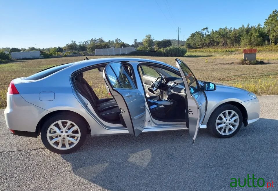 2007' Renault Laguna photo #5