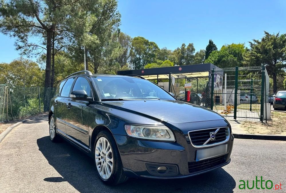 2010' Volvo V50 photo #6