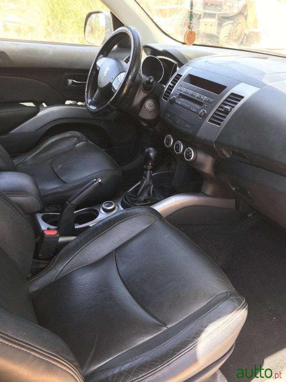 2009' Peugeot 4007 photo #5