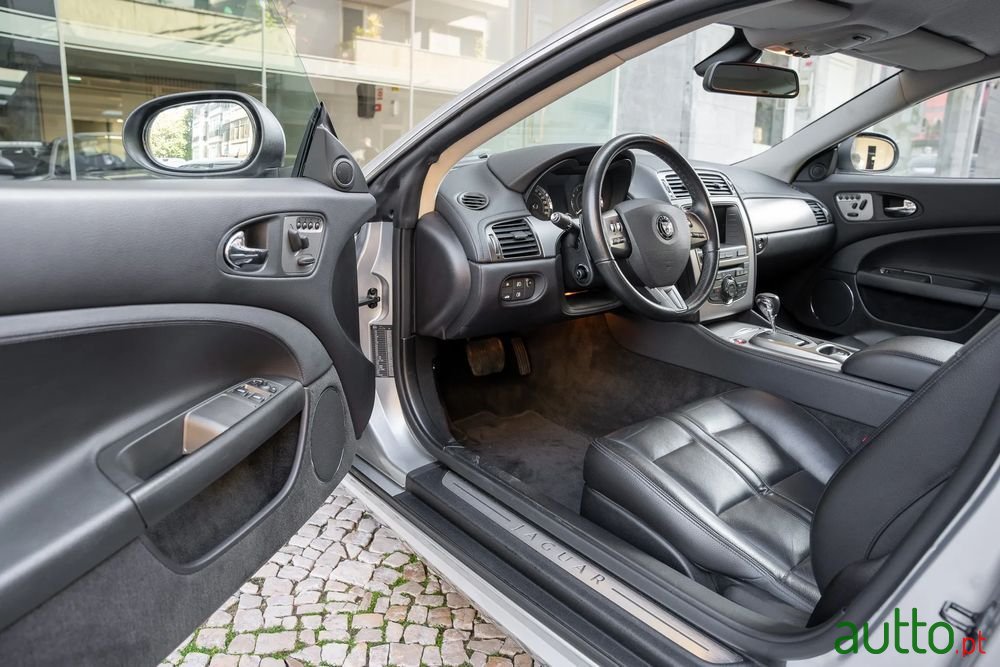 2007' Jaguar XK 4.2 V8 Coupé photo #6