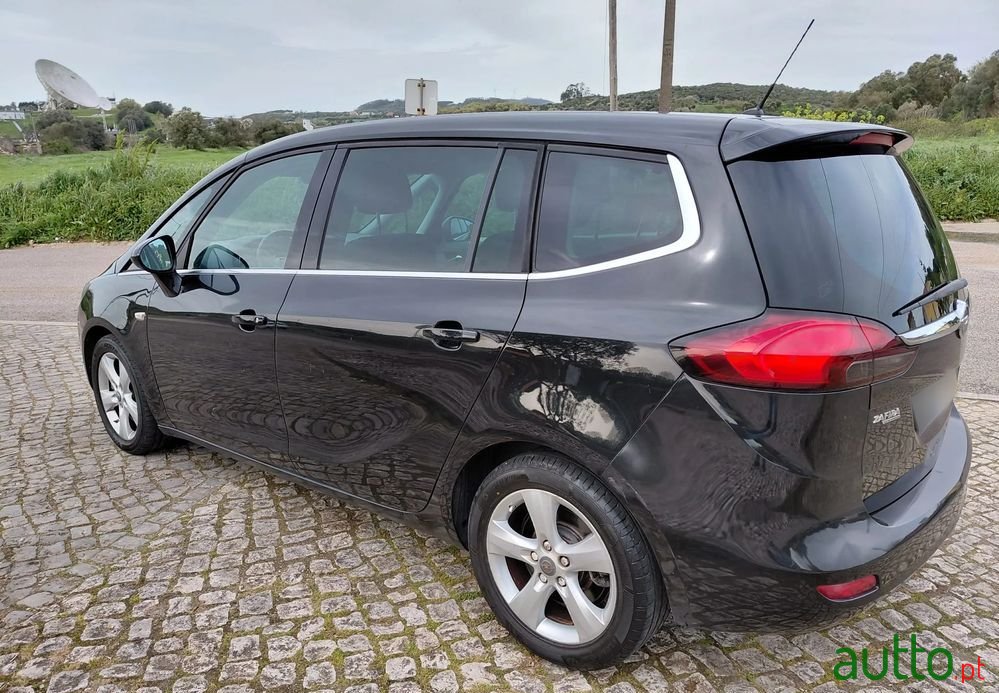 2014' Opel Zafira 1.6 Cdti Executive photo #3