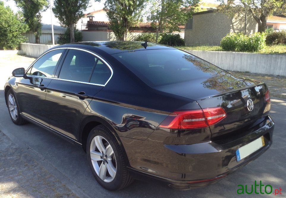 2016' Volkswagen Passat photo #2