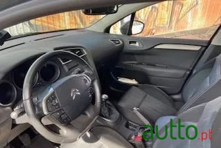 2010' Citroen C4 photo #3