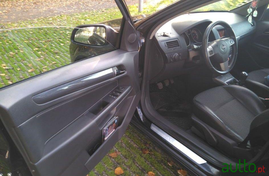 2004' Opel Astra H 1.7 Cdti photo #1