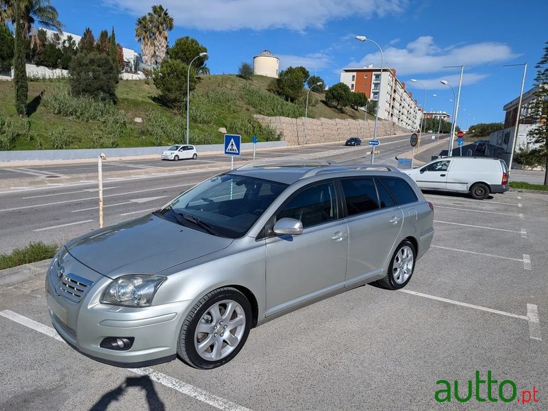 2008' Toyota Avensis Sw photo #2