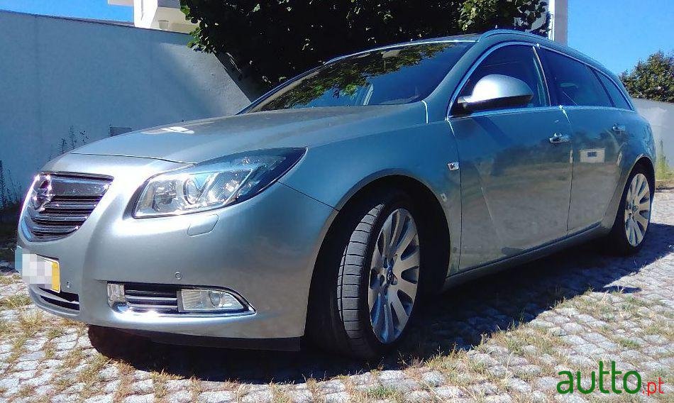 2010' Opel Insignia Sport Tourer photo #2