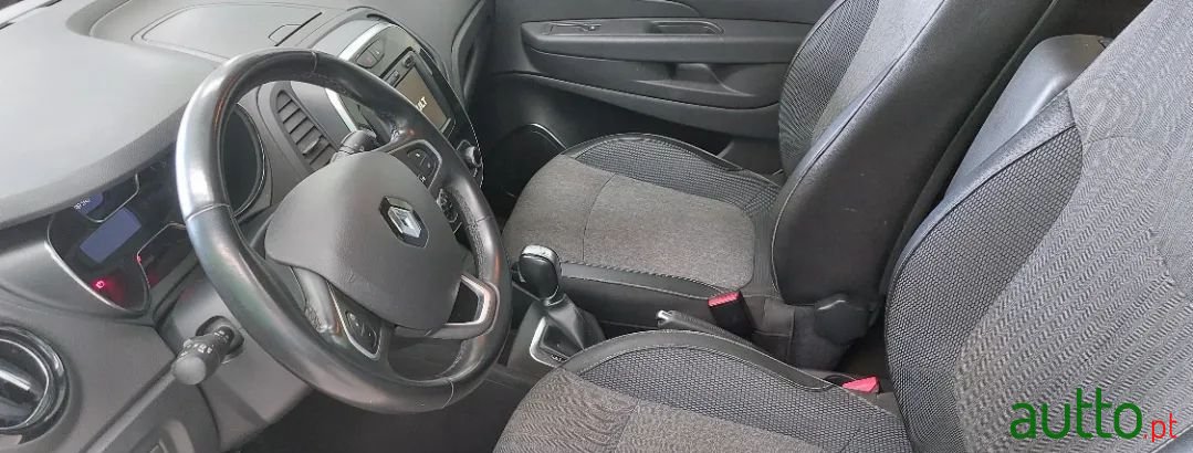 2019' Renault Captur photo #4