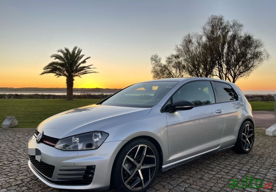 2015' Volkswagen Golf photo #3