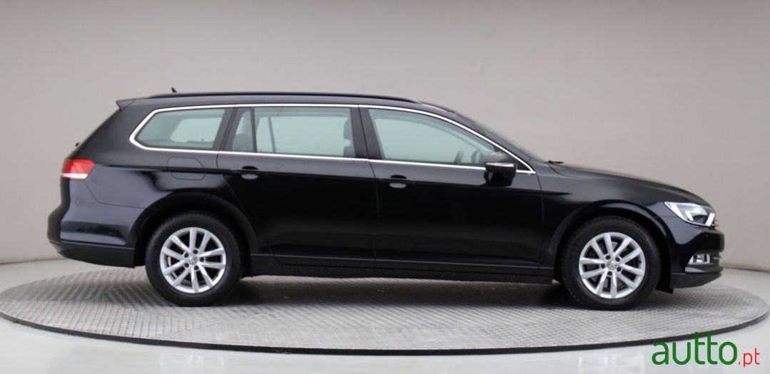 2017' Volkswagen Passat Variant photo #6