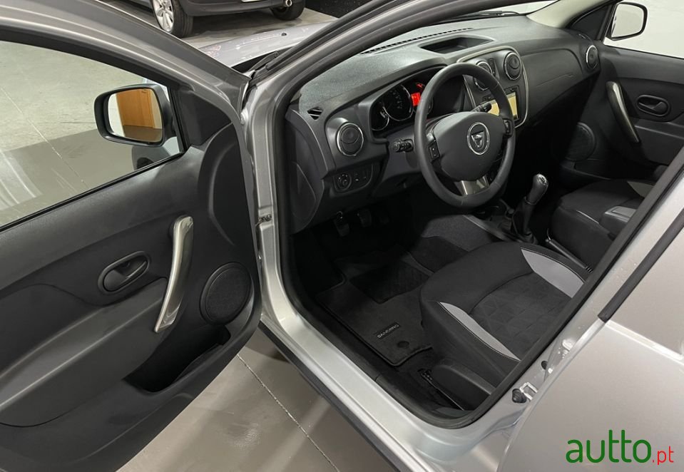 2016' Dacia Sandero Stepway photo #5