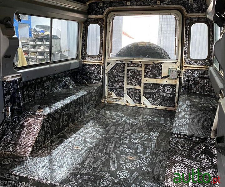 2009' Land Rover Defender 110 photo #4