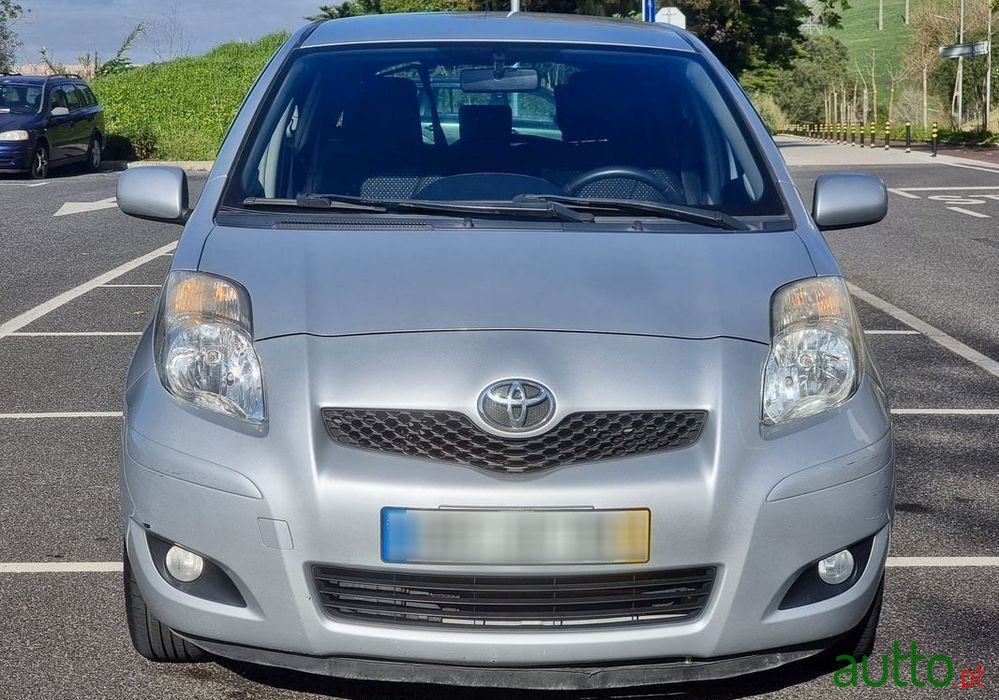 2010' Toyota Yaris photo #2