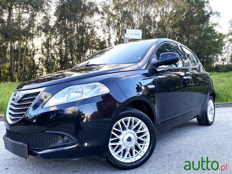 2013' Lancia Ypsilon 1.2 S&S Fashion photo #1