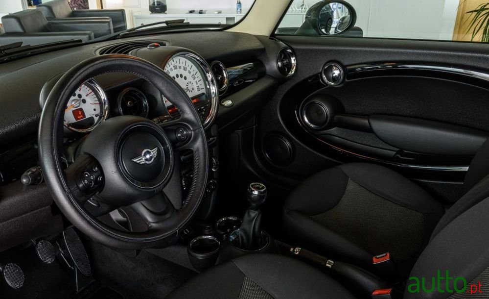 2013' MINI One D photo #5