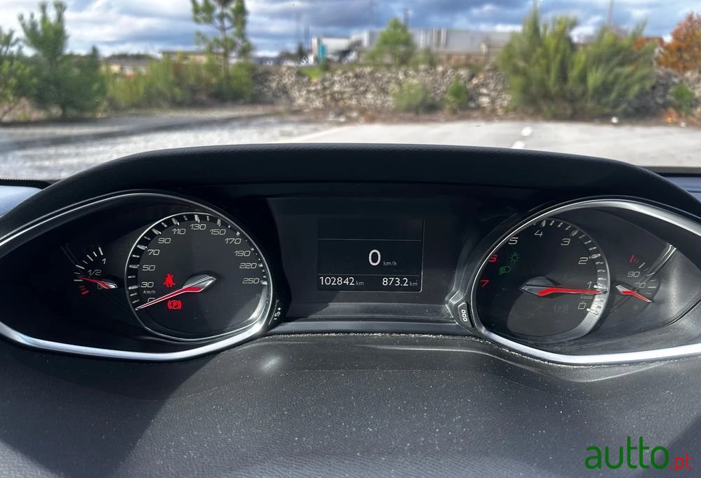 2014' Peugeot 308 photo #5