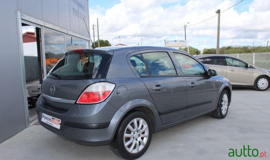 2005' Opel Astra 1.3 Cdti Enjoy photo #1