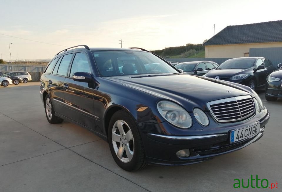 2003' Mercedes-Benz E-220 photo #4