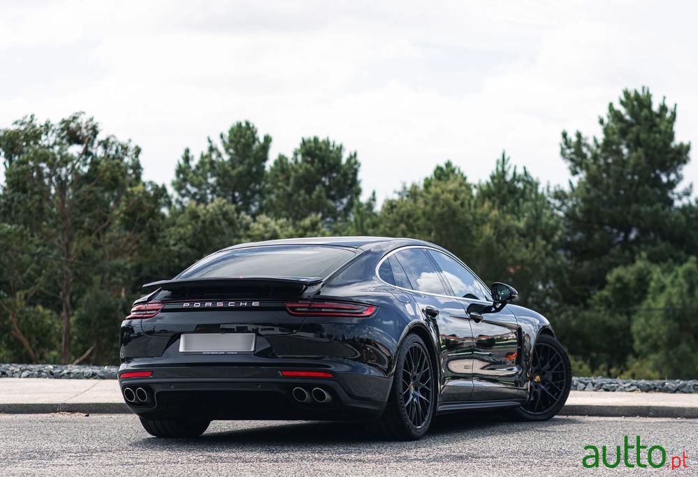 2017' Porsche Panamera 4S Diesel photo #5