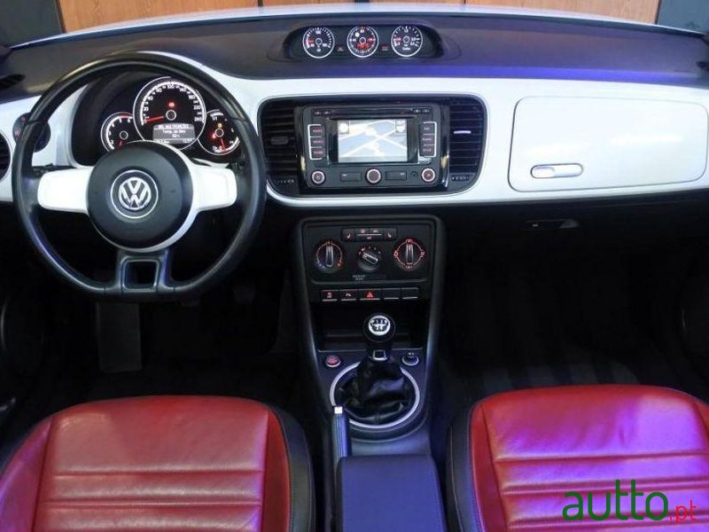 2013' Volkswagen Beetle photo #2