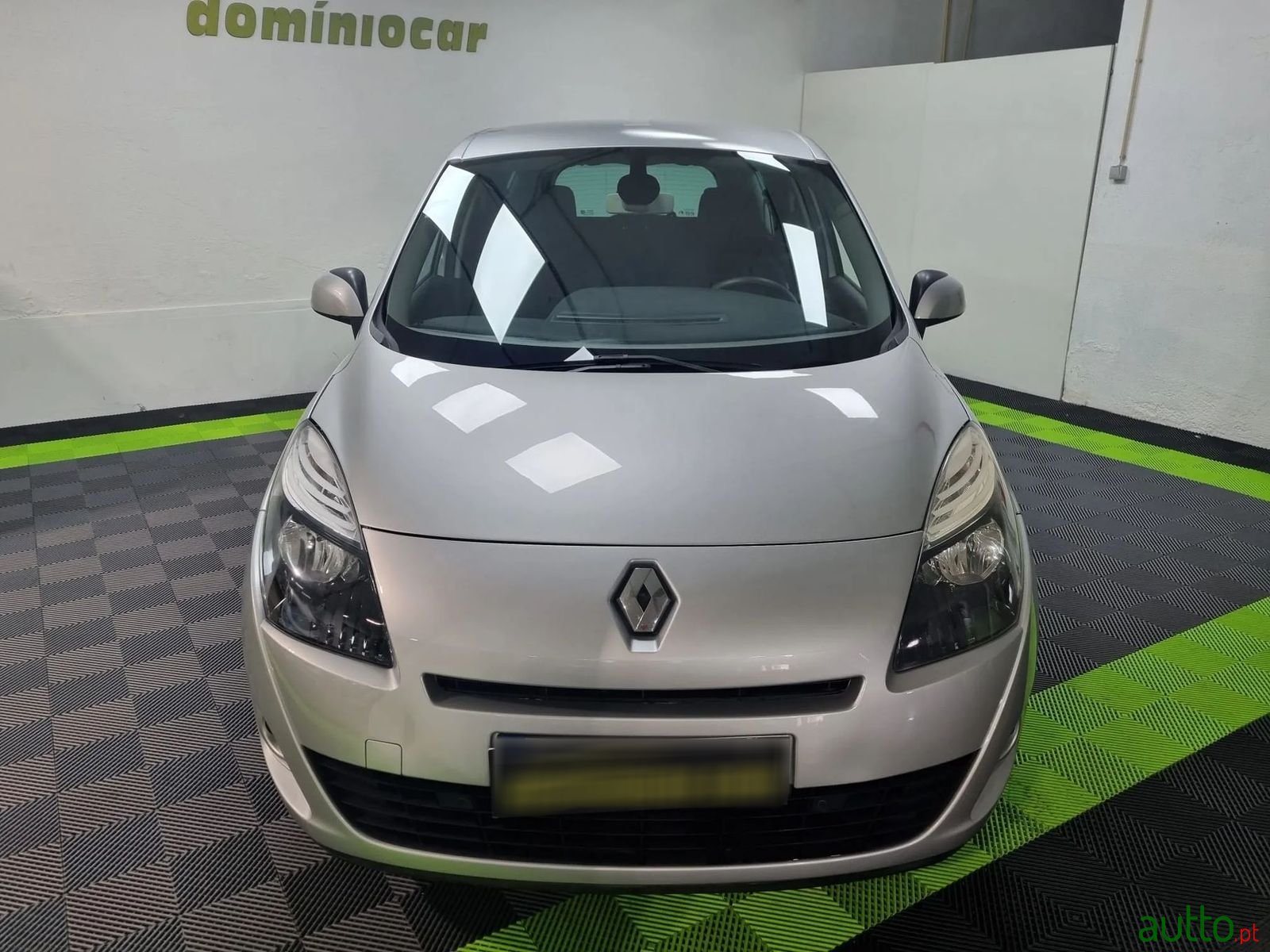 2010' Renault Grand Scenic photo #2