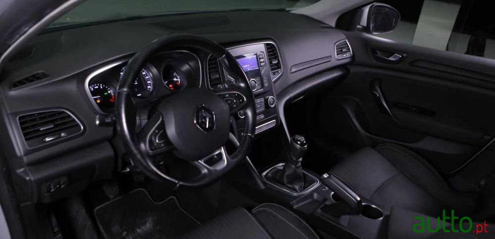 2017' Renault Megane Sport Tourer photo #5