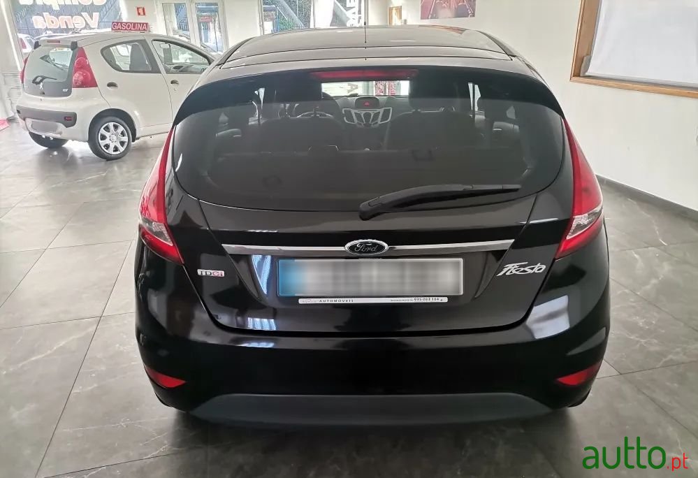 2011' Ford Fiesta photo #5