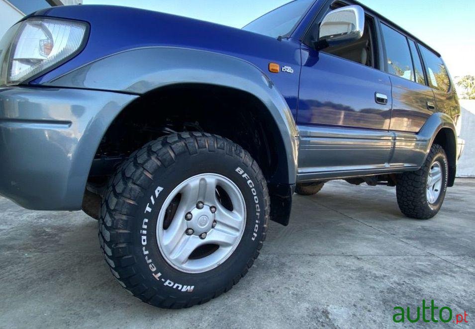 2001' Toyota Land Cruiser photo #3