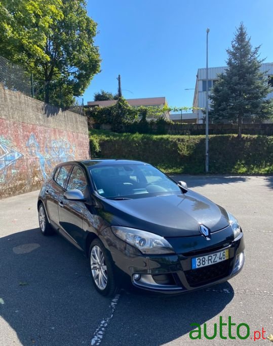 2010' Renault Megane photo #2