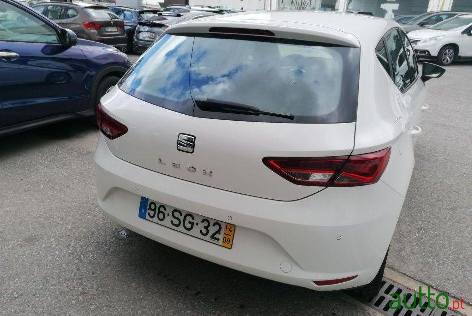 2014' SEAT Leon photo #2