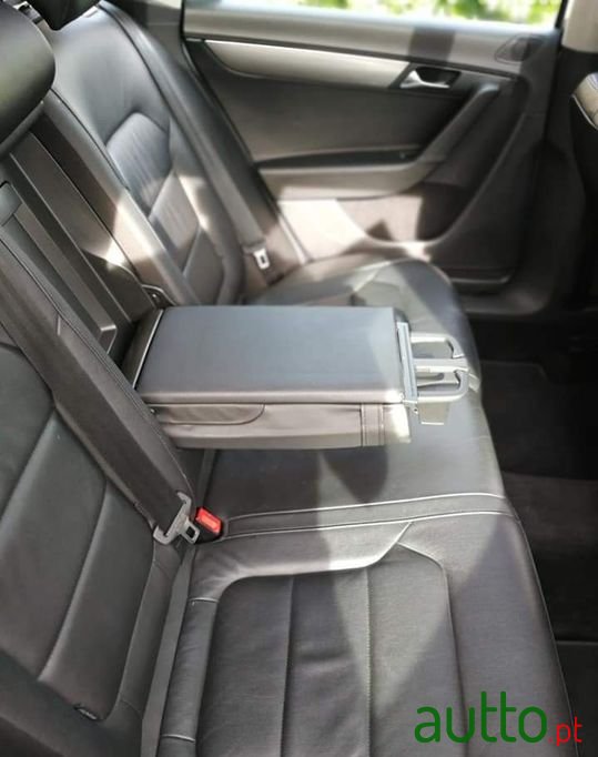 2012' Volkswagen Passat Variant photo #5