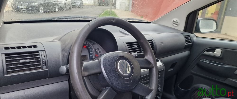 2006' Volkswagen Fox photo #1