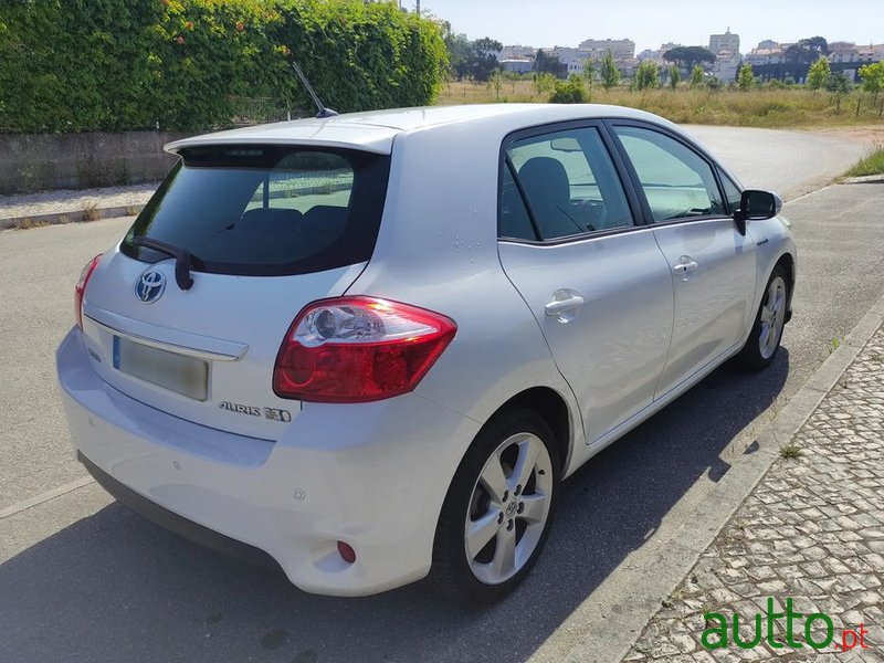 2011' Toyota Auris 1.8 Hsd Comfort photo #3
