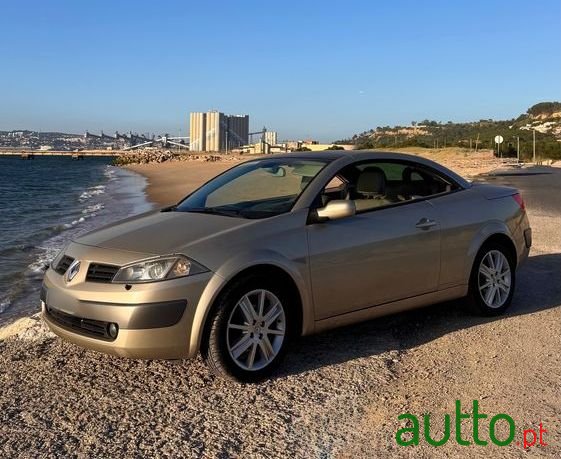 2005' Renault Megane photo #2