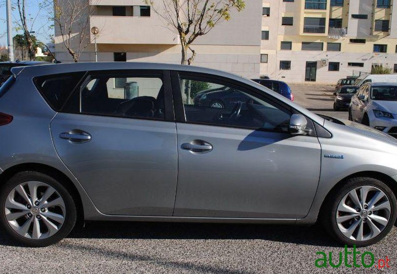 2015' Toyota Auris photo #3