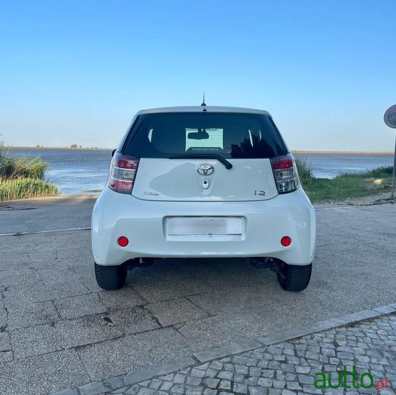 2010' Toyota iQ photo #4