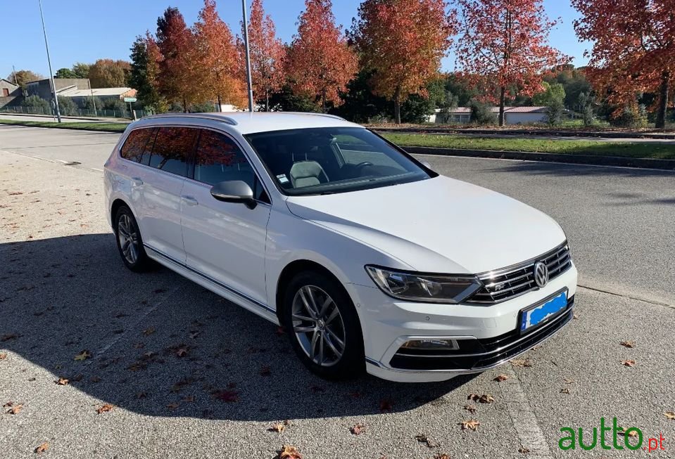 2017' Volkswagen Passat Variant photo #2