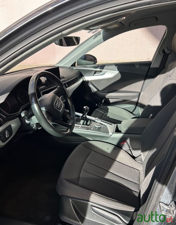 2016' Audi A4 Avant photo #5