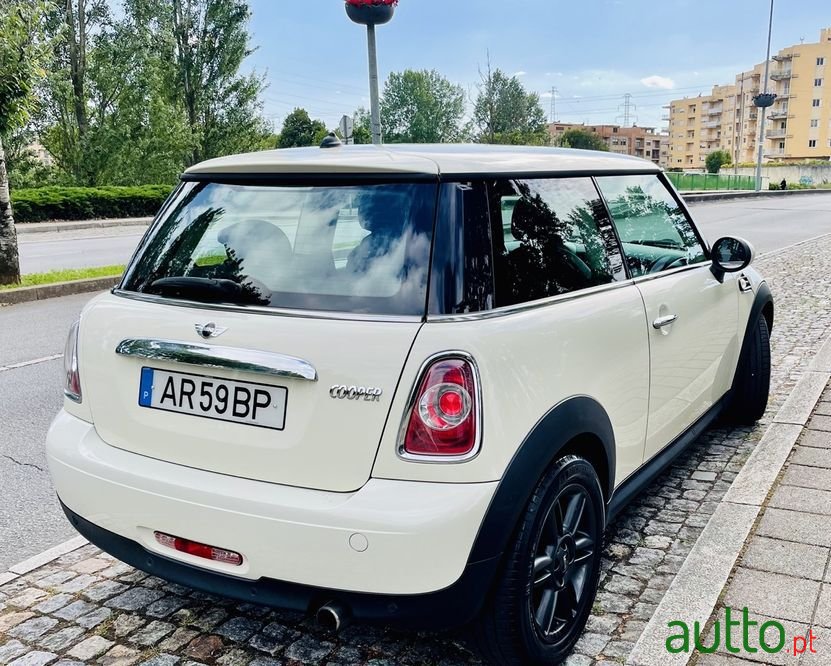 2011' MINI Cooper photo #3