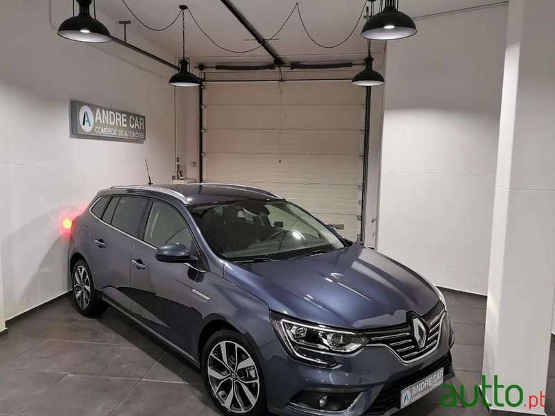 2017' Renault Megane Sport Tourer photo #2