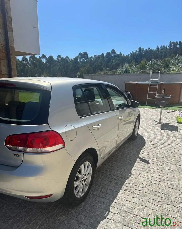 2010' Volkswagen Golf photo #2