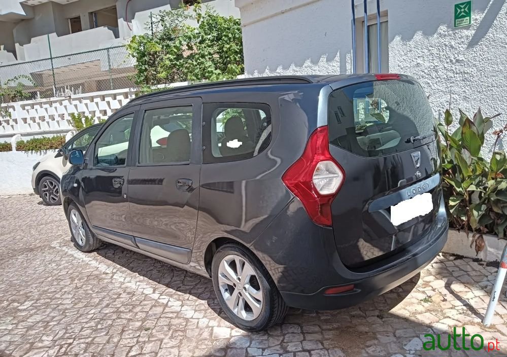 2013' Dacia Lodgy photo #1