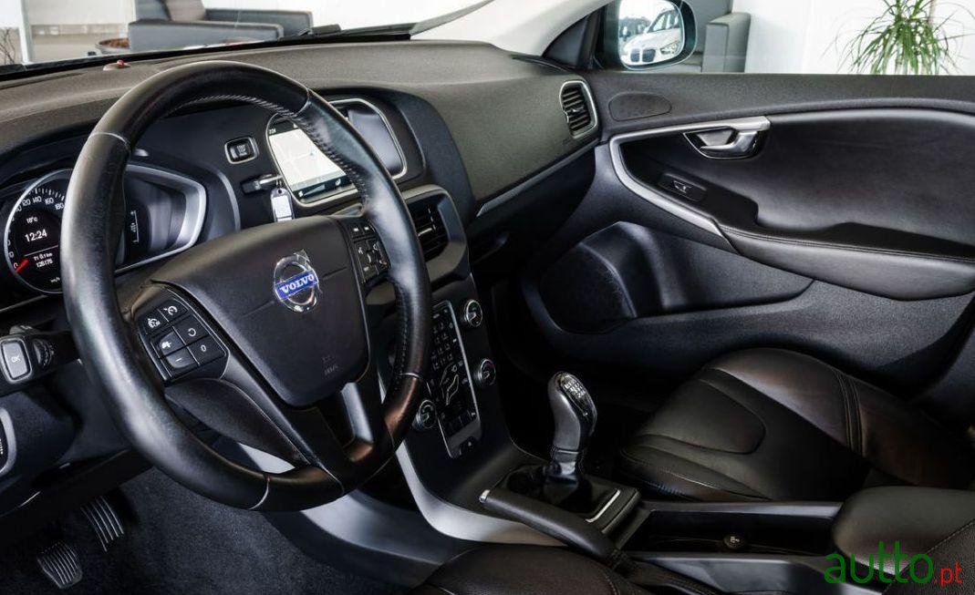 2015' Volvo V40 1.6 D2 photo #3