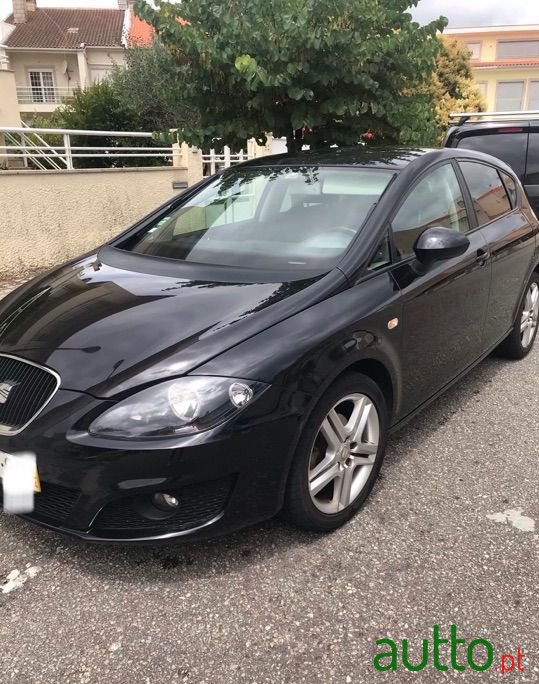 2010' SEAT Leon Sport photo #2