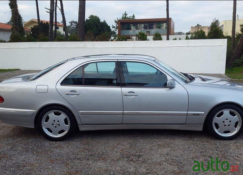 2001' Mercedes-Benz E 200 photo #1