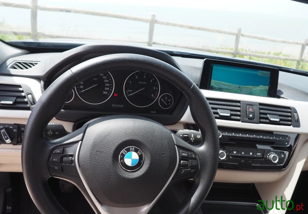 2016' BMW 318 photo #4