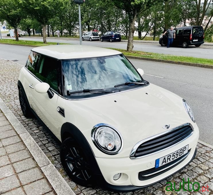 2011' MINI Cooper photo #6