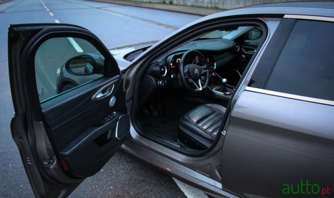 2017' Alfa Romeo Giulia 2.2 D Super photo #2